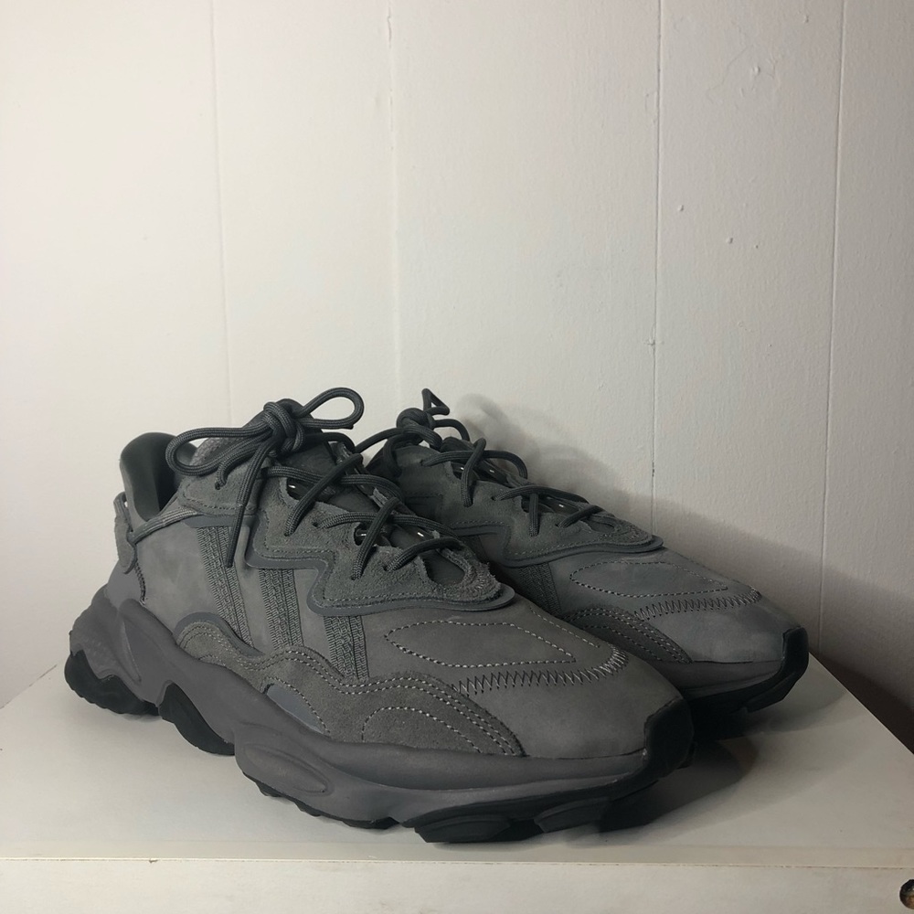 Adidas Oswego Size 9.5
